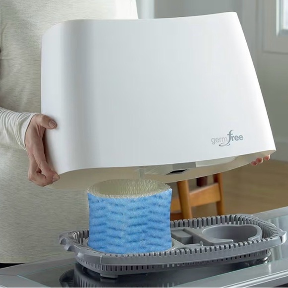 White and Blue Humidifier - Picture 2 of 4